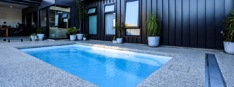 how-to-create-a-seamless-connection-between-your-pool-and-garden-blogimage1