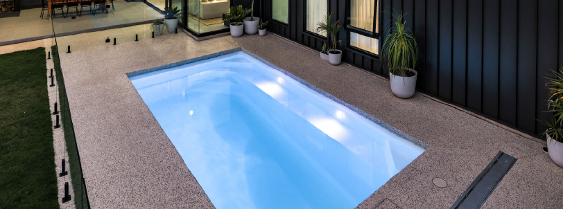 how-to-create-a-seamless-connection-between-your-pool-and-garden-blogimage2