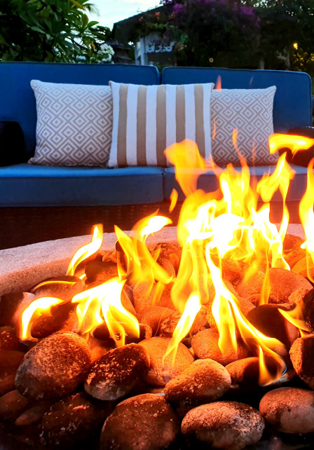 the-pros-and-cons-of-fire-pits-near-your-pool-blogimage2-m